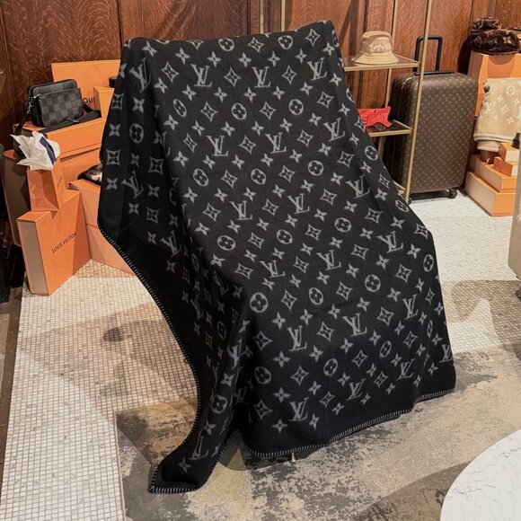 Louis Vuitton Neo Monogram Eclipse Black Wool Blend Blanket - Picture 6 of 10